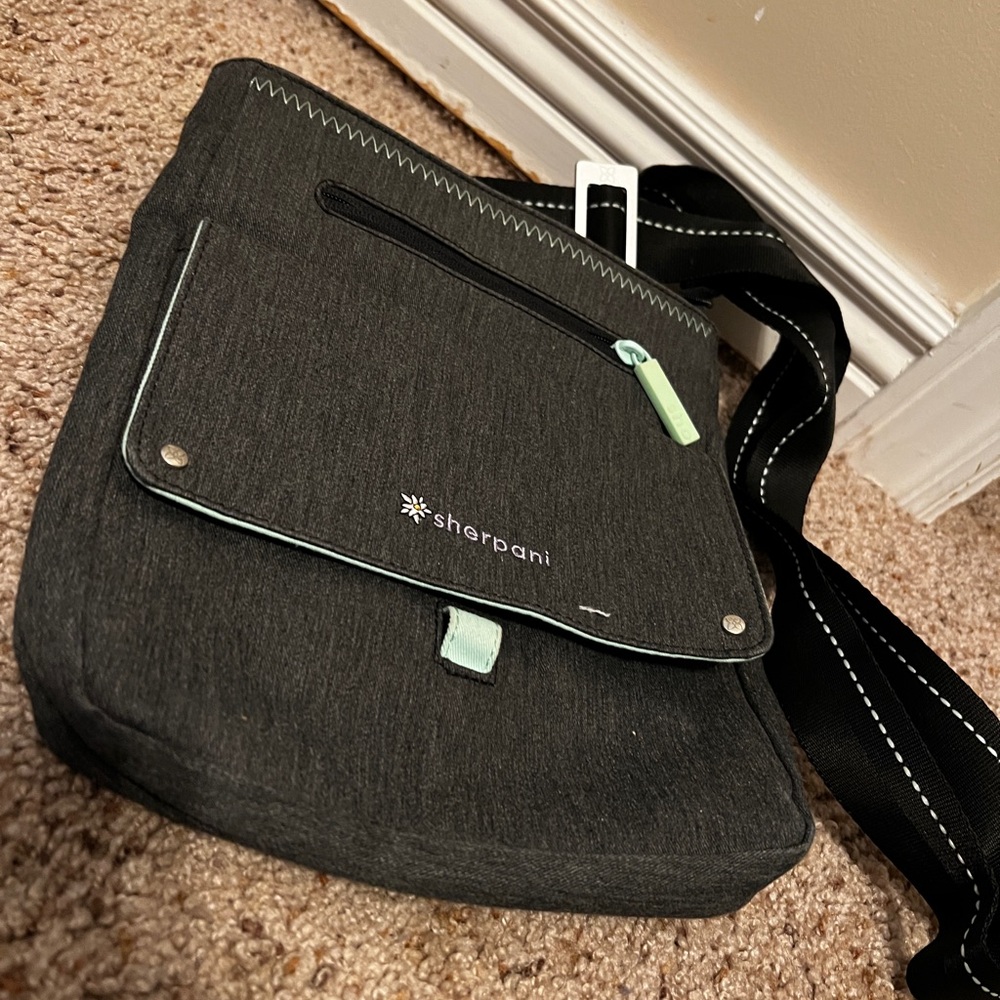 Sherpani Charcoal Gray Messenger Bag